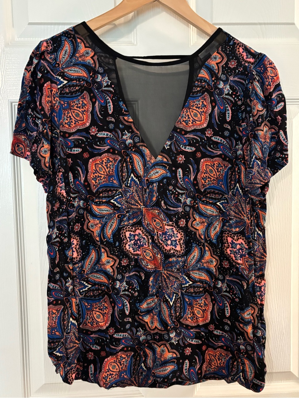 Ella Moss (Nordstrom Top)Short Sleeve Paisley Print Top in Black and Coral